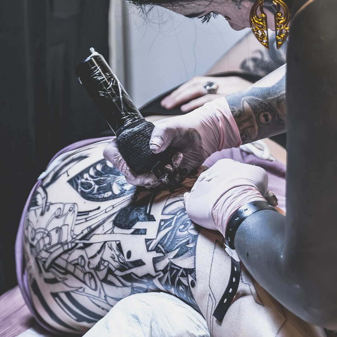 6 vantagens de participar em convenções como tatuador